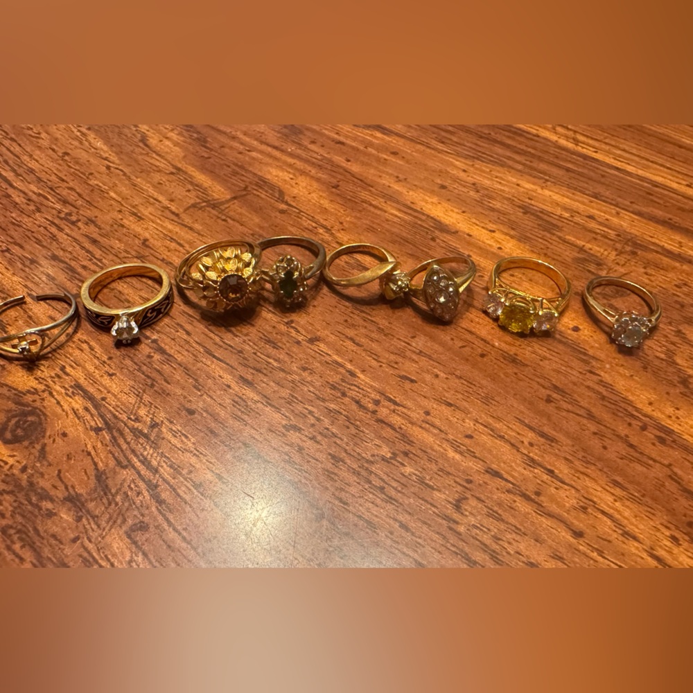 8 Gold-Tone Floral and Gemstone Ring Set - Women's Jewelry ring size 7/8